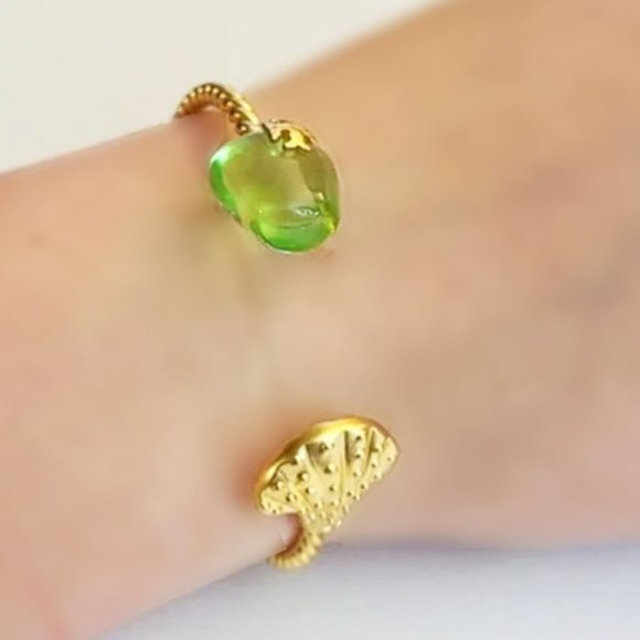 Tory Burch Green Ocean Shells Necklace & Bracelet Set - Picture 10 of 11